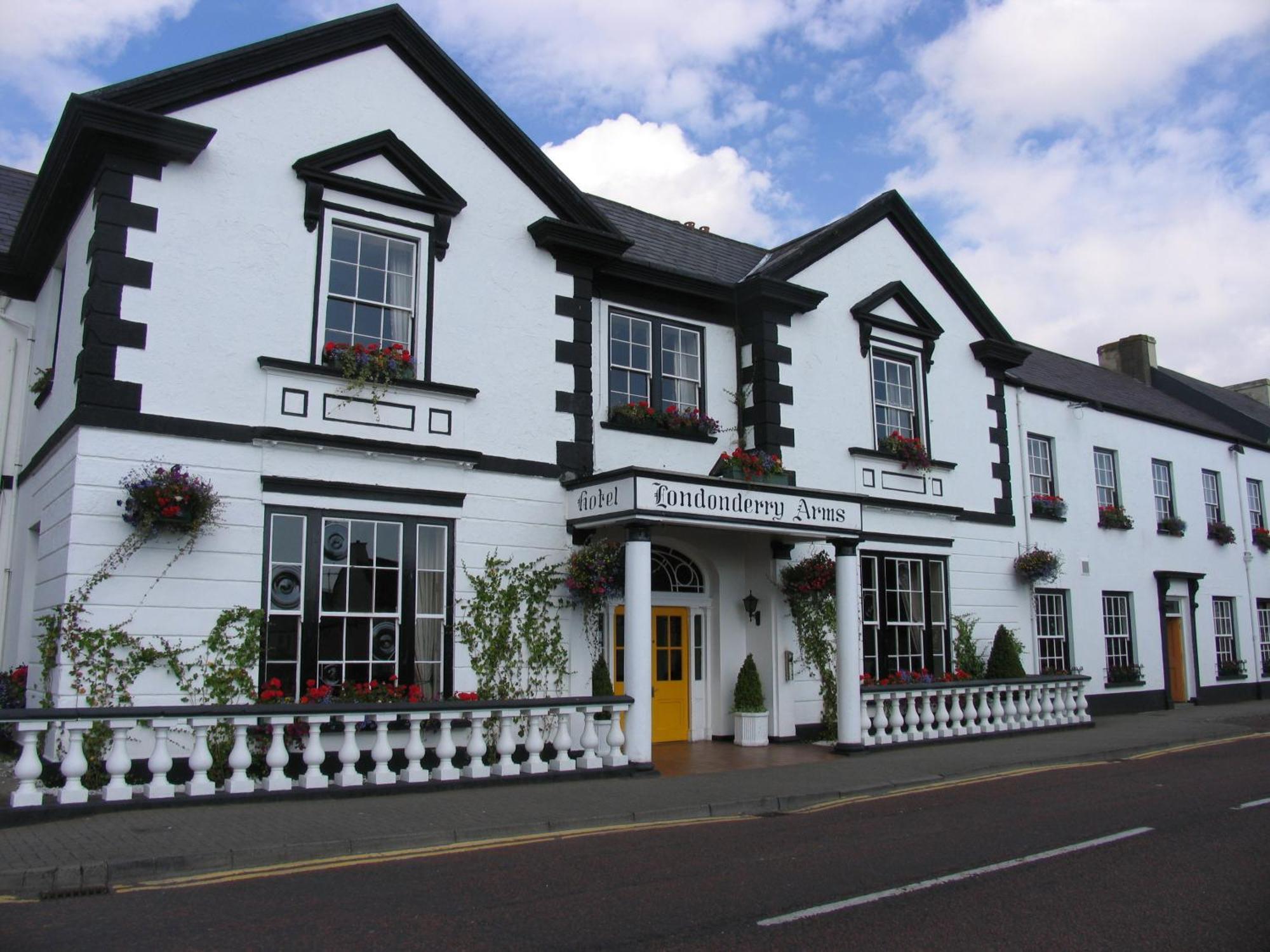 Londonderry Arms Hotel Карнлау Экстерьер фото